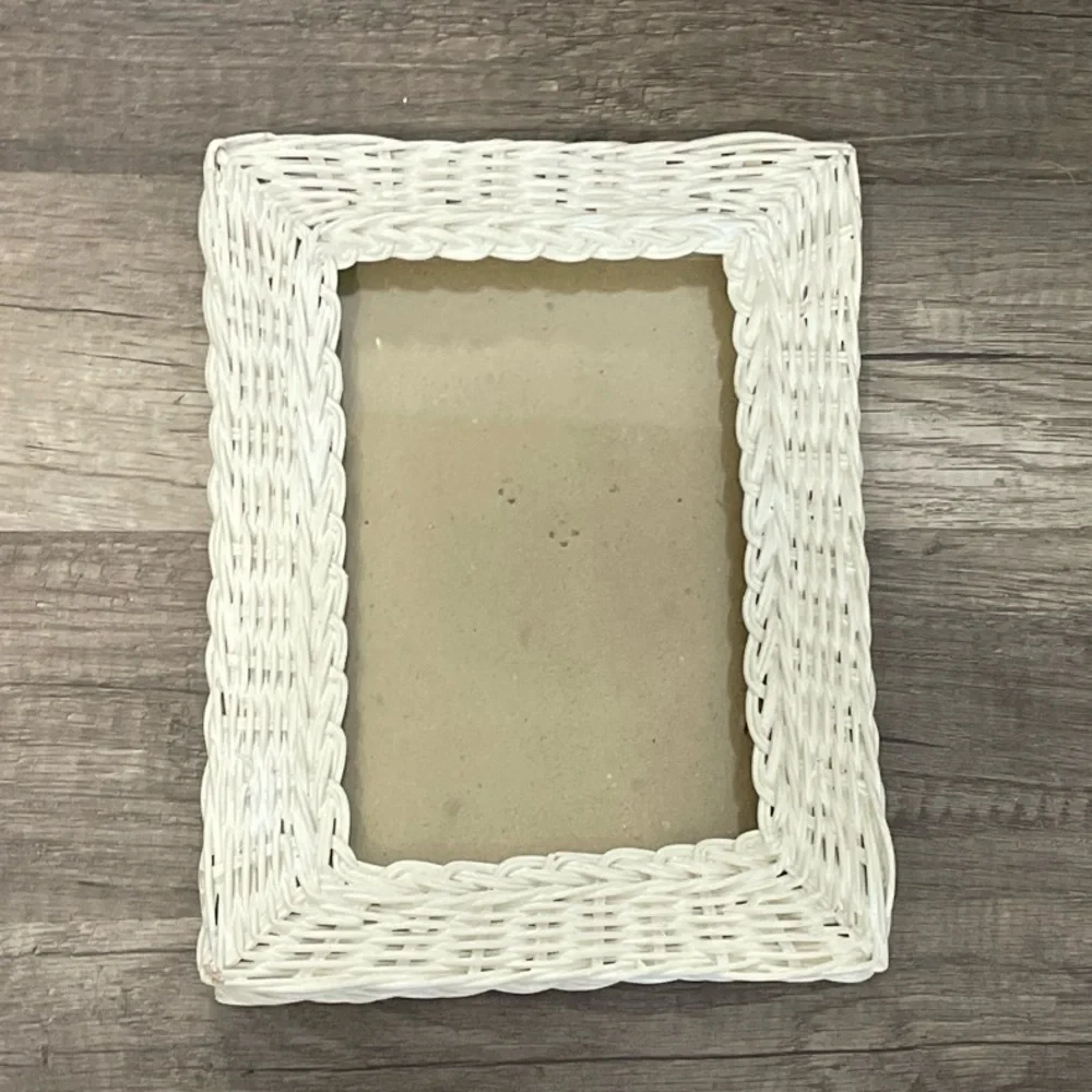 White Wicker✨ Picture‎ Frame Boho Cottagecore ✨VTG Black Velour Back